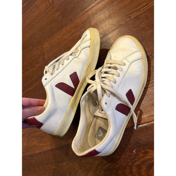 Veja Women Size 9 Designer  Classic Luxury Comfort Sneaker Barn Red - Picture 4 of 6